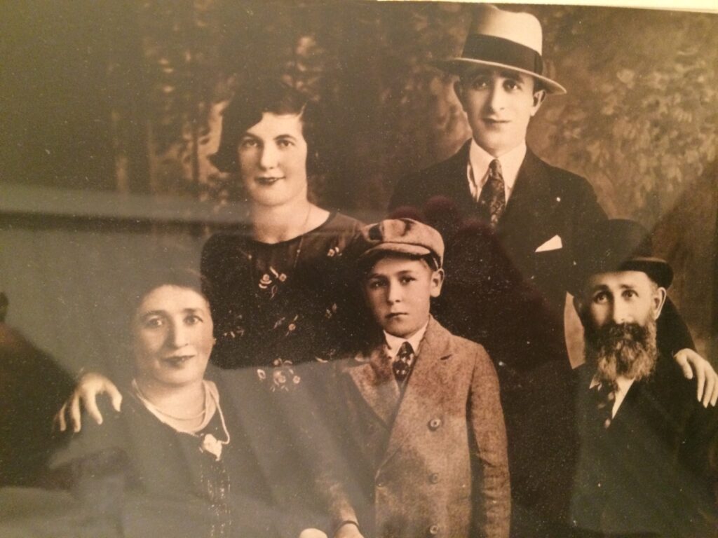 Binkowitz family before coming to America